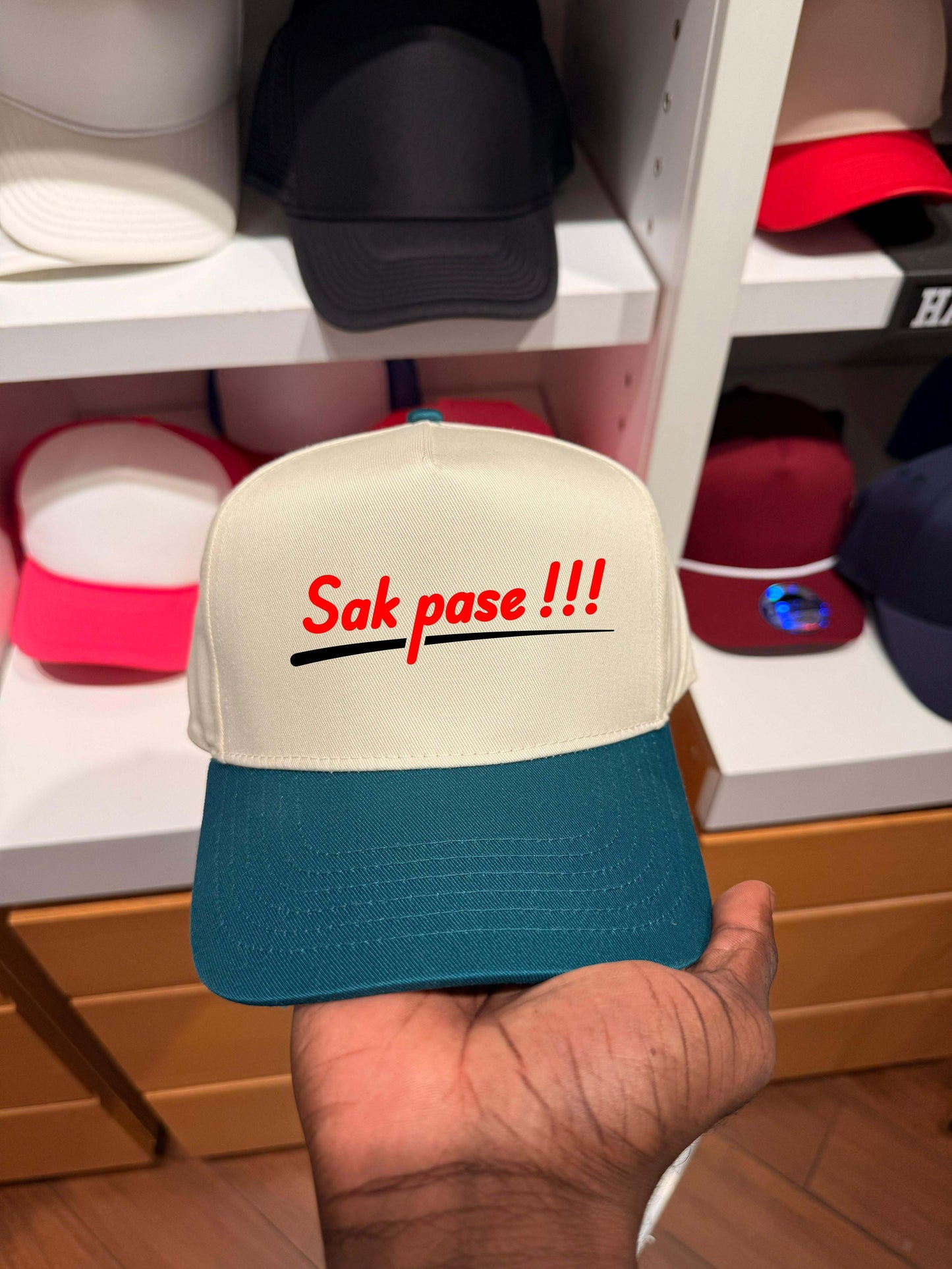 Sak pase! Cap